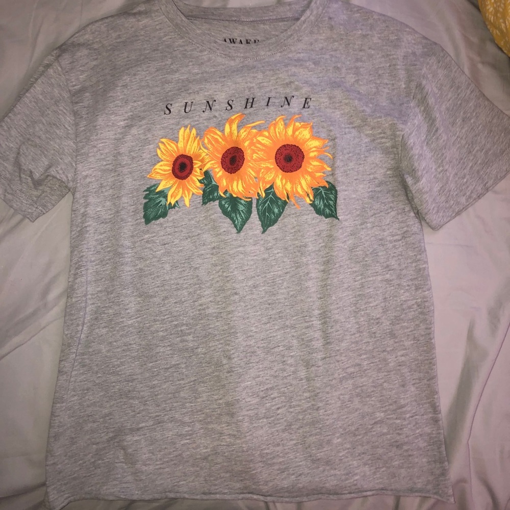 Gray graphic tee